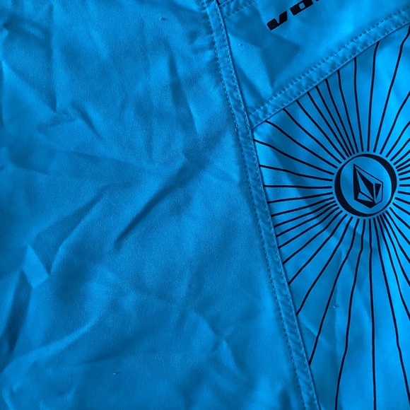 Men’s Volcom Board Shorts - Picture 4 of 7